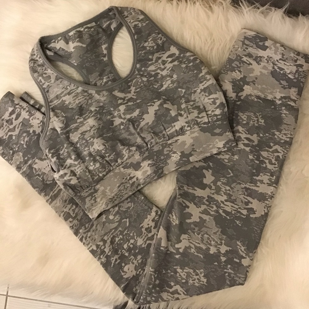 (SOLD) 2 pc seamless workout sports-bra & high waist leggings